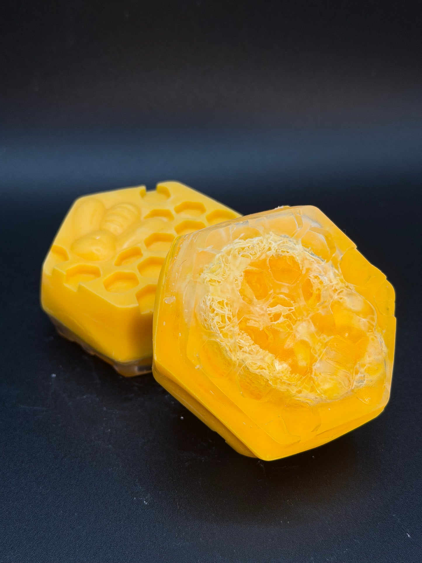 Bienenstarke Seife mit Luffa - aus Aloe & Olive