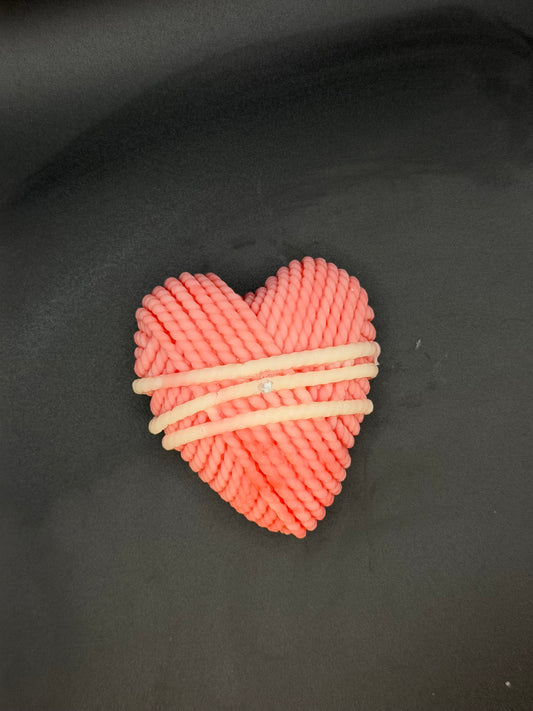 Herzensmasche - Kerze in Herz-Garn-Form