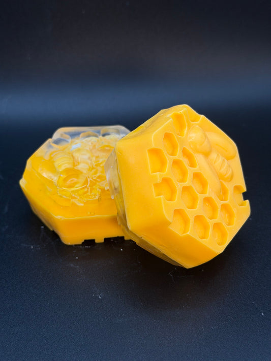 Bienenstarke Seife mit Luffa - aus Aloe & Olive