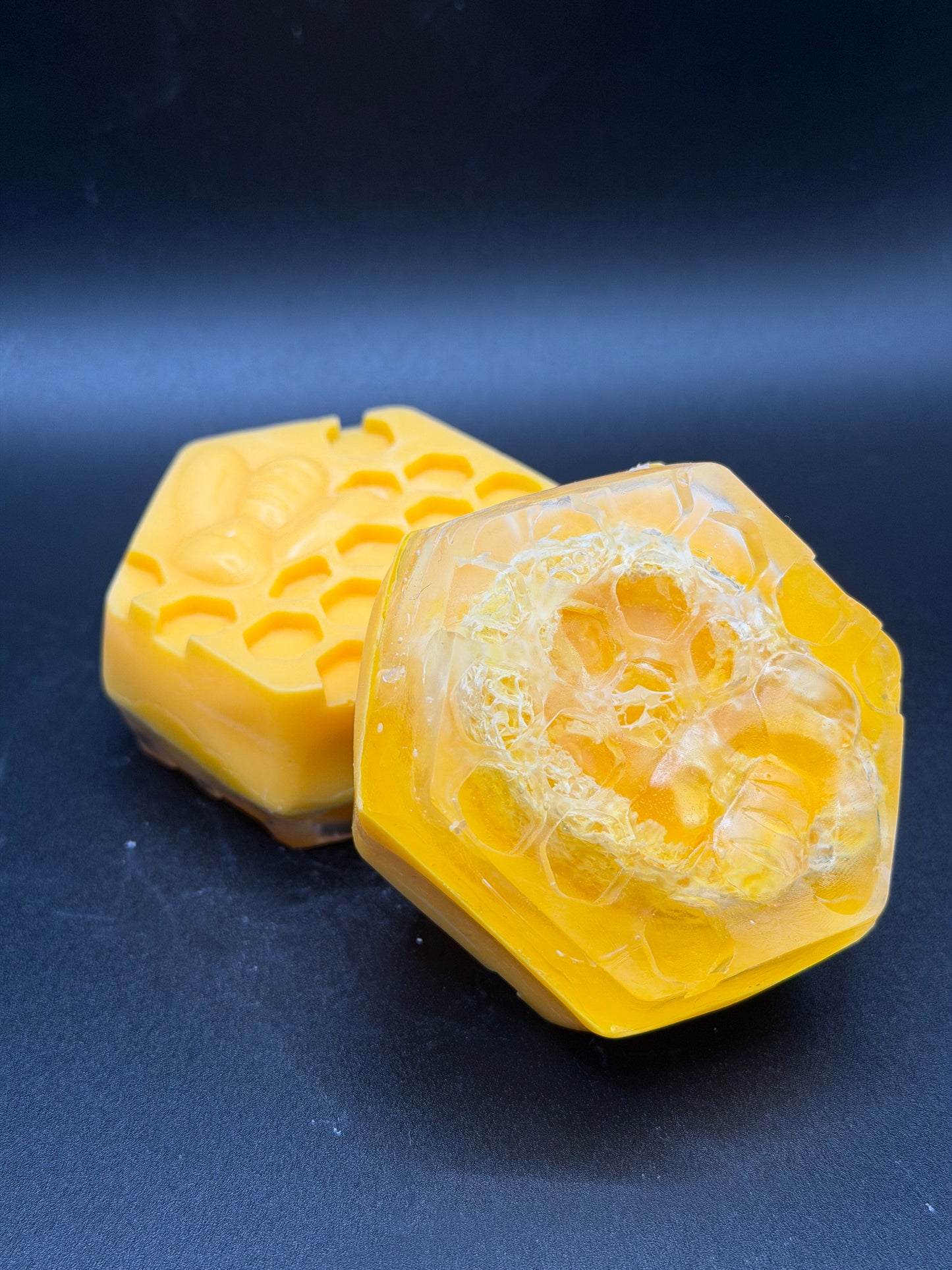 Bienenstarke Seife mit Luffa - aus Aloe & Olive