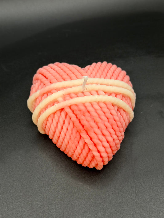 Herzensmasche - Kerze in Herz-Garn-Form